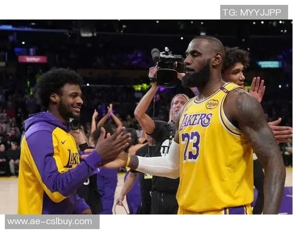 夸梅:布朗尼在主场比赛中表现得如同被车灯照射的迷茫鹿 夸梅:布朗尼在主场比赛中表现得如同被车灯照射的迷茫鹿