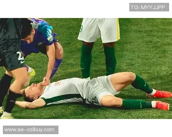 中卫外援拉莫斯身穿国安外套亮相训练场引发球迷热议